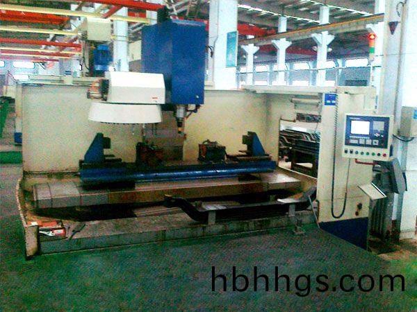 前(qian)軸(zhou)十孔(kong)加(jia)工專(zhuan)用(yong)立式加工(gong)