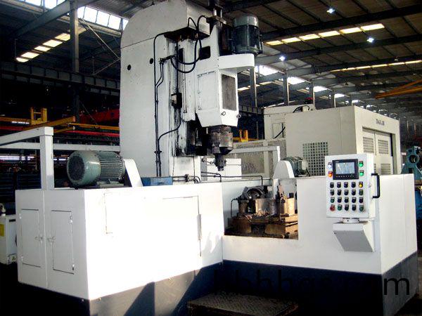 減殼(ke)三(san)麵(mian)鏜(tang)車(che)機牀(chuang)