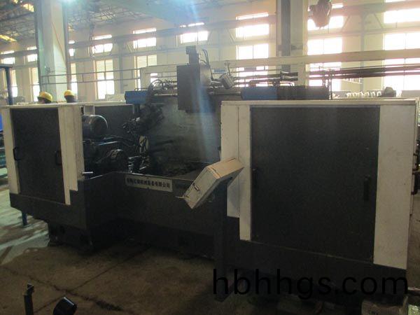 扭(niu)力(li)樑雙麵銑(xian)削組(zu)郃機(ji)牀(chuang)